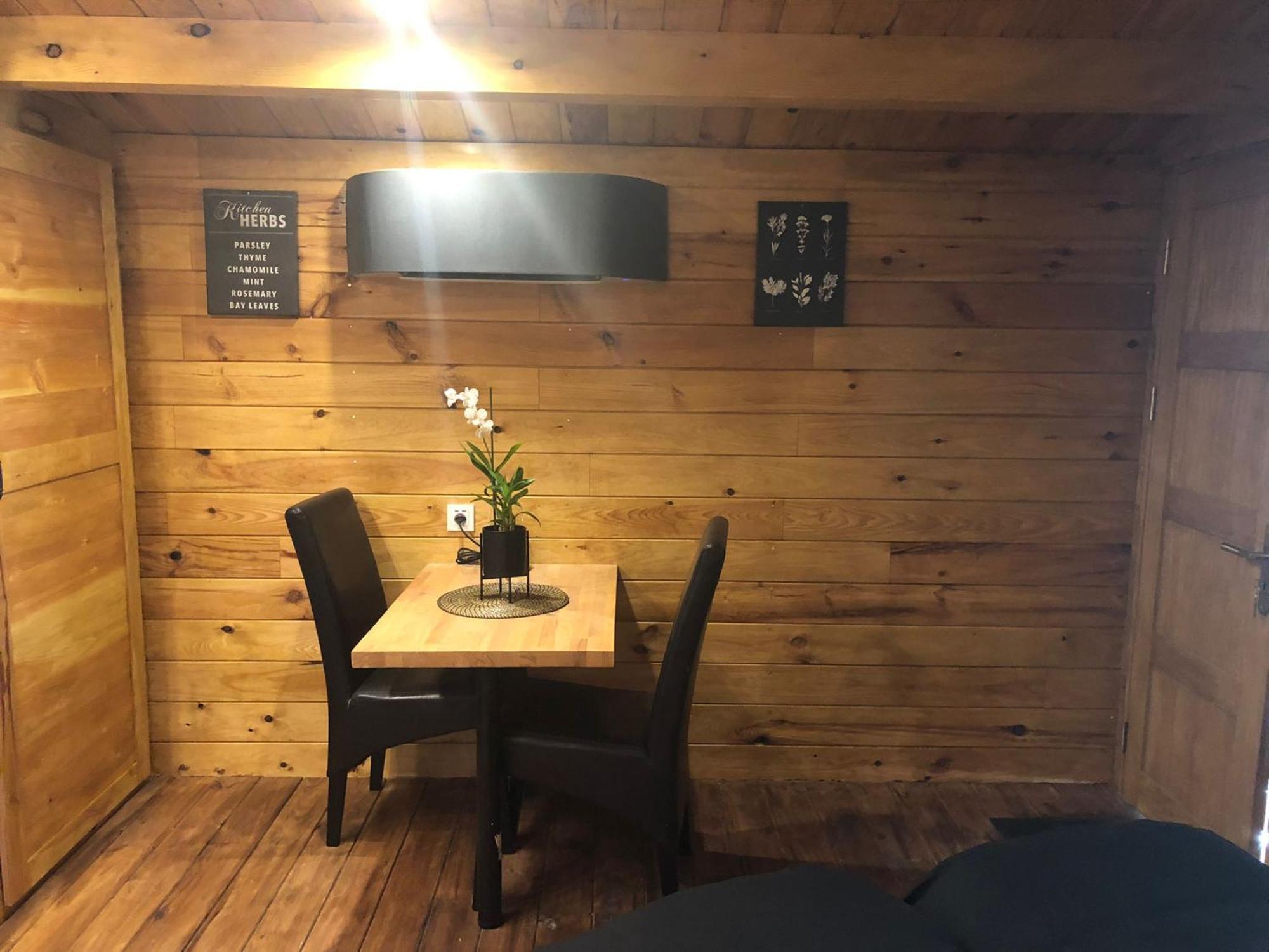 Chalet Mont Ventoux Et Chalet Vip Camaret-sur-Aigues Room photo