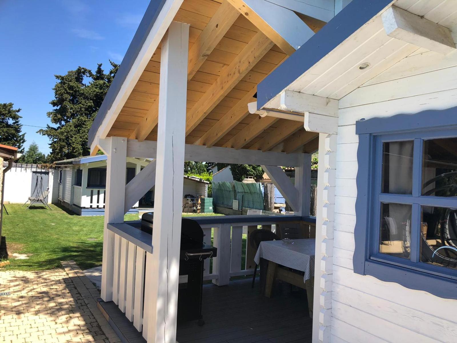 Chalet Mont Ventoux Et Chalet Vip Camaret-sur-Aigues Exterior photo