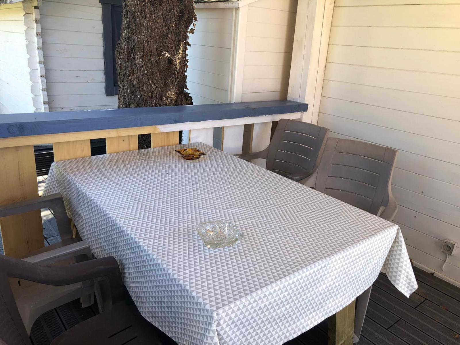Chalet Mont Ventoux Et Chalet Vip Camaret-sur-Aigues Exterior photo
